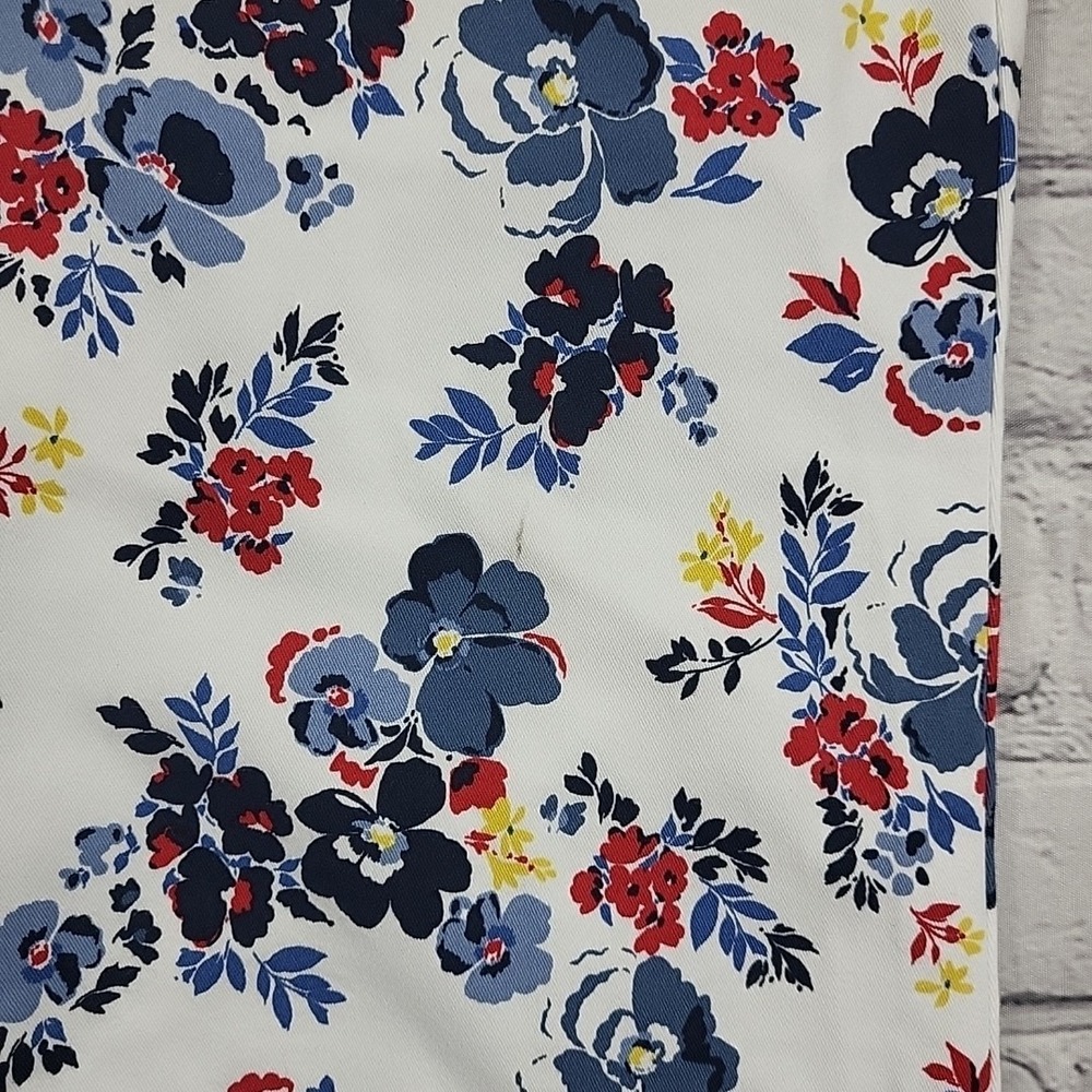 Charter Club Women's Size 10 Bristol Capri Pants White Floral Slimming New NWT - Picture 3 of 15